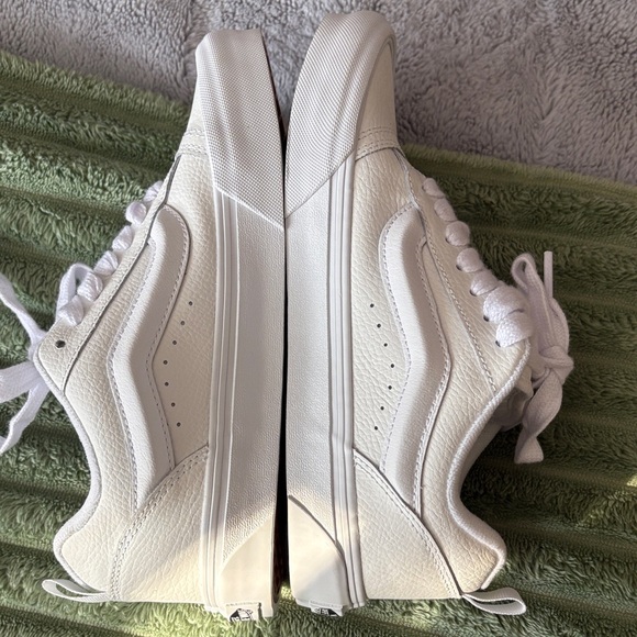 NWOB Vans Knu Skool Classic White Leather Sneakers Size 7.5 Mens/9.0 Women’s - Picture 5 of 10